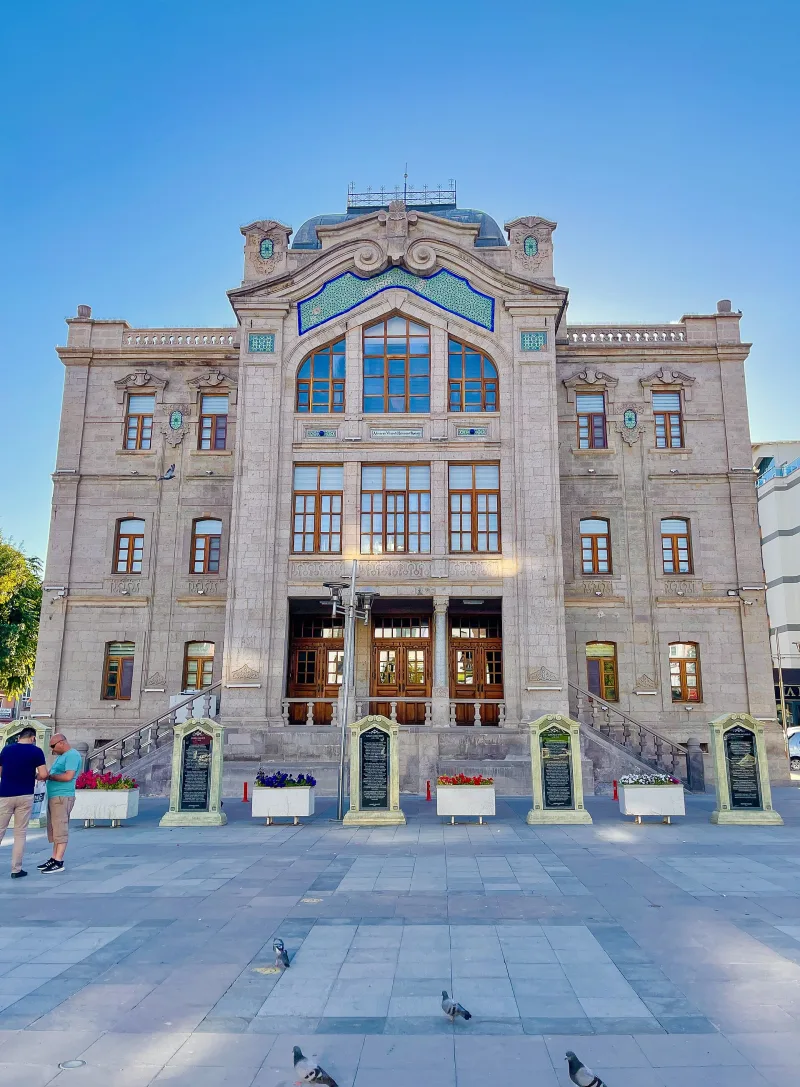 La mosquée Aksaray (Eğri Minare) : guide et histoire