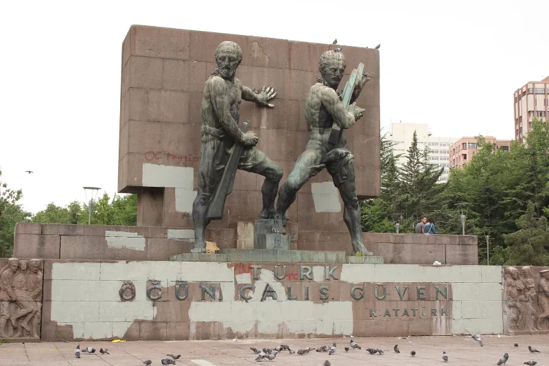 Güvenpark à Kızılay : monument dédié à la sécurité et cœur d'Ankara
