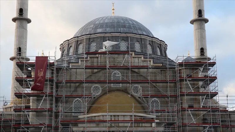 Започнало е разследване на заплашителни телефонни обаждания до джамията Eyüp Sultan във Франция