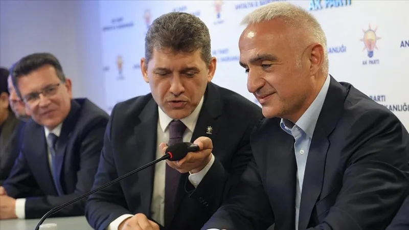 Prezidents Erdoans pa tālruni apsveica AK partijas Antālijas nodaļu ar svētkiem