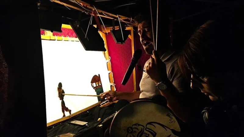 Kunstenaar Aytuğ Çelik gaf zijn visie op de toekomst van de Turkse poppenspelkunst