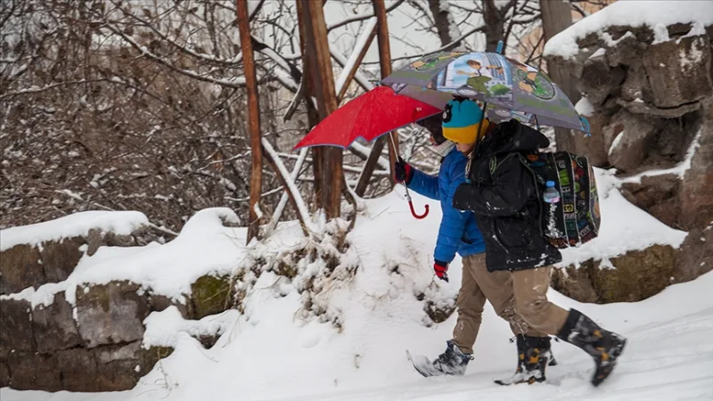 Dažos Hakkari un Šanlurfas rajonos izglītības process tika pārtraukts uz vienu dienu