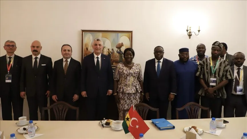 Minister Bolat heeft in het kader van de 14e Ministerconferentie van de Wereldhandelsorganisatie bilaterale gesprekken gevoerd