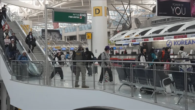 トランプ氏は、空港での混乱を受けて、TSAへの支払いを指示すると発表した