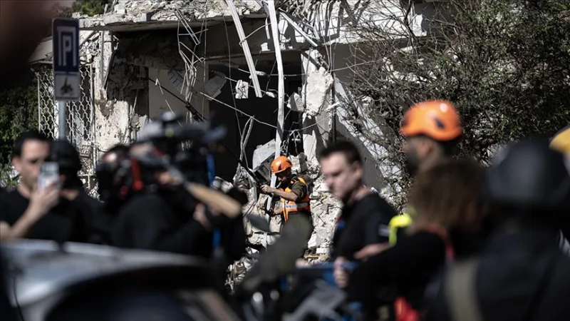 イランは8時間の間隔を置いて新たなミサイル攻撃を行い、イスラエル南部を標的とした