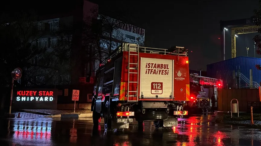 V Tuzle prebieha zásah pri požiari na lodi na prepravu suchého nákladu