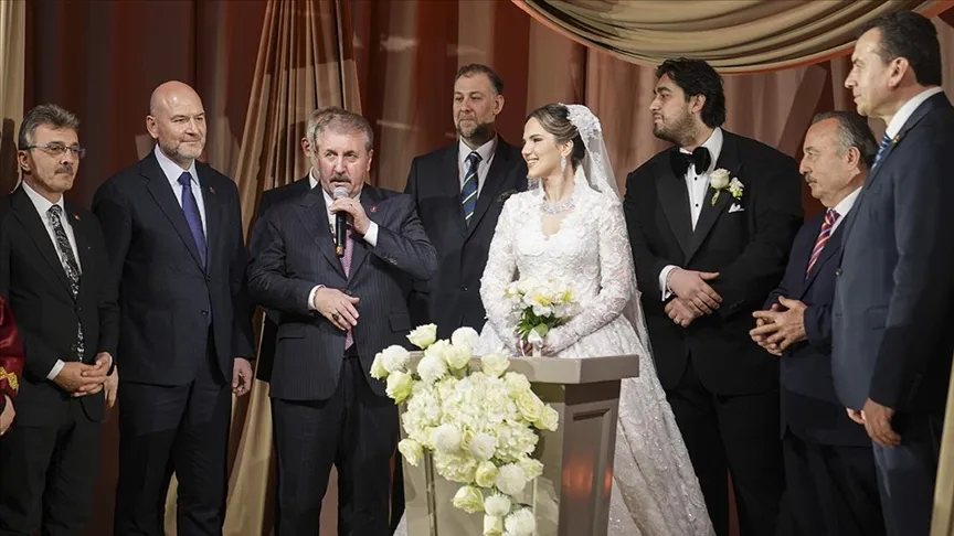 Destici, a BBP elnöke tanúként vett részt egy esküvőn