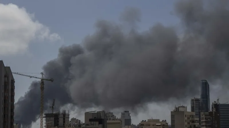 Izrael oznámil, že dokončil obklíčení města Bint Jbeil na jihu Libanonu a zahájil jeho obsazení