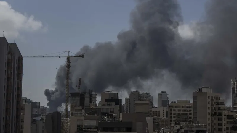 Izrael oznámil, že dokončil obklíčení města Bint Jbeil na jihu Libanonu a zahájil jeho obsazení