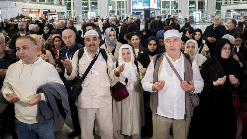 Esimene palverändurite rühm saadeti teele pühadele maadele